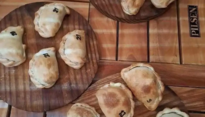 Rissta Empanadas:  Comida Y Bebida - Restaurante