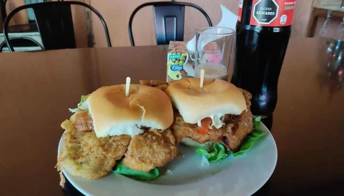 Rotiseria Americano:  Comida Y Bebida