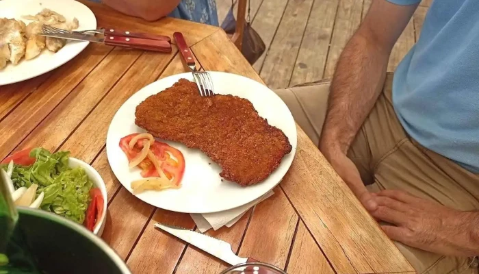 Rubia Fria Comida Y Bebida - Restaurante