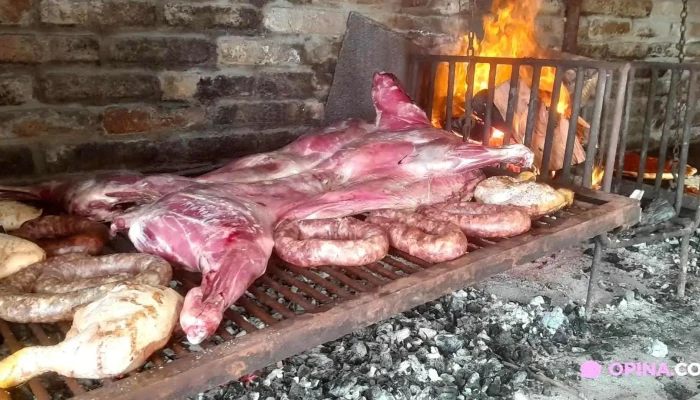 San Ramon Canelones:  Comidas Y Bebidas