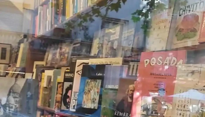 Santa Maria De Los Libros Estante De Libros - Montevideo