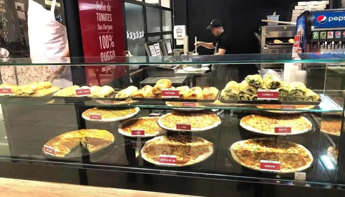 Sbarro Portones:  Comida Y Bebida