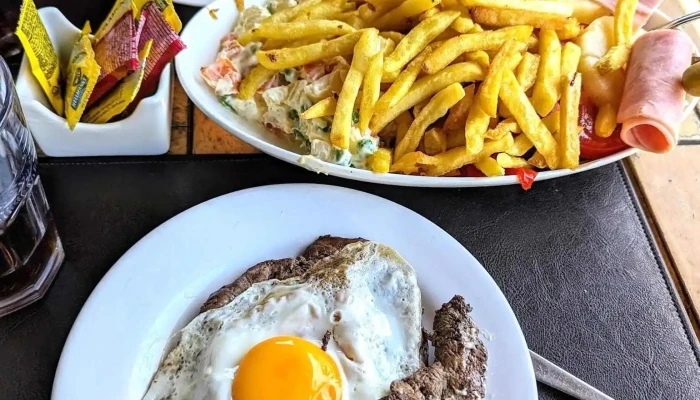 Sirocco:  Milanesa - Bar