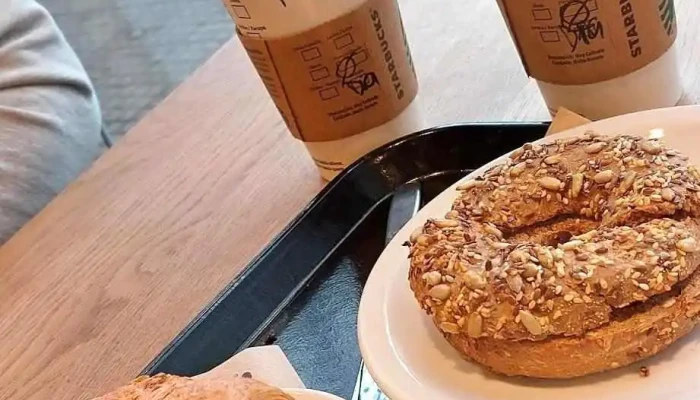 Starbucks:  Cafe - Cafetería