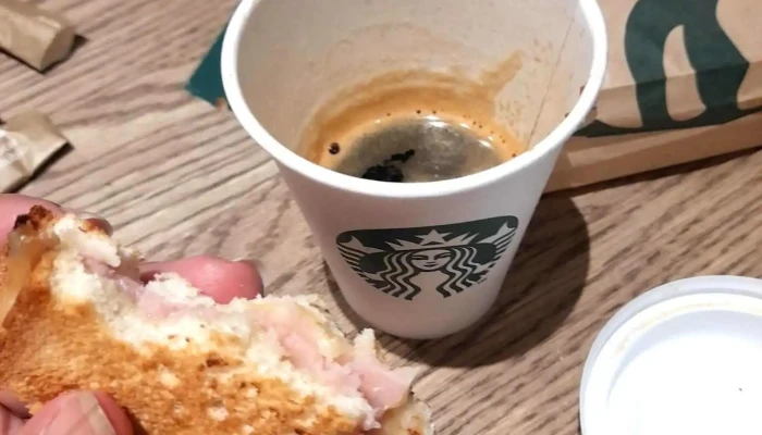 Starbucks:  Cafe - Cafetería