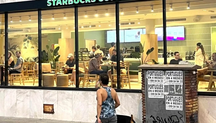 Starbucks:  Comentario 2 - Cafetería