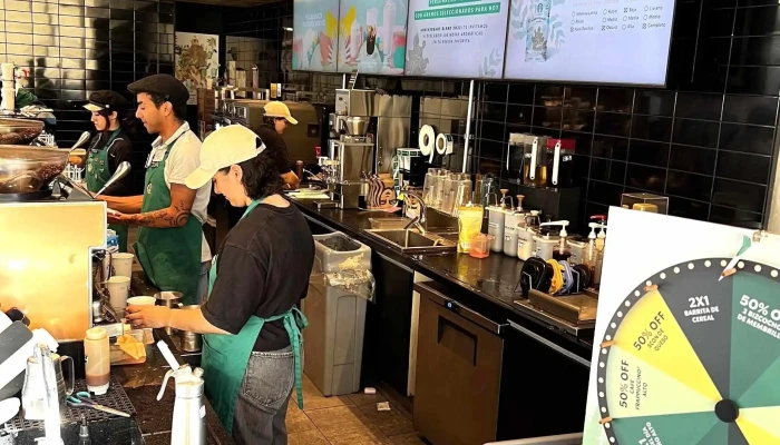 Starbucks:  Comentario 2 - Cafetería