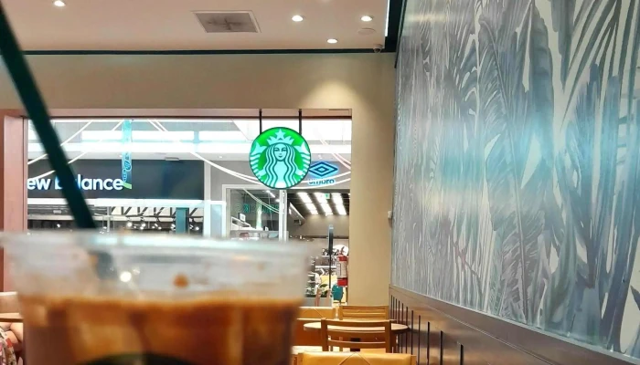 Starbucks:  Comentario 3 - Cafetería