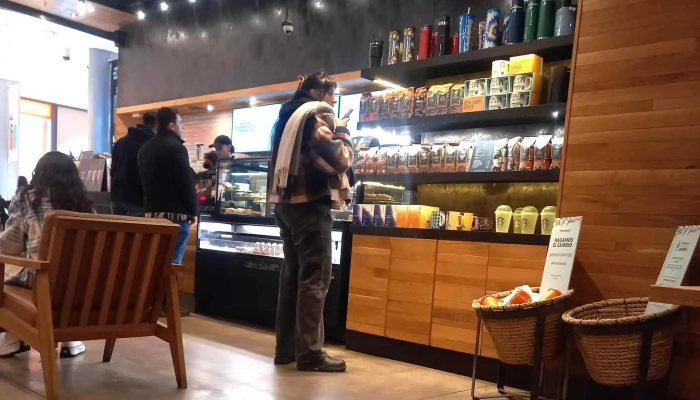 Starbucks:  Comentario 3 - Cafetería