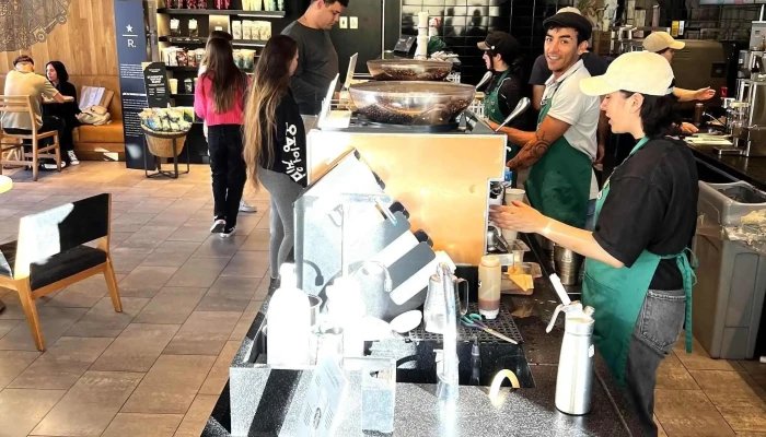 Starbucks:  Comentario 3 - Cafetería