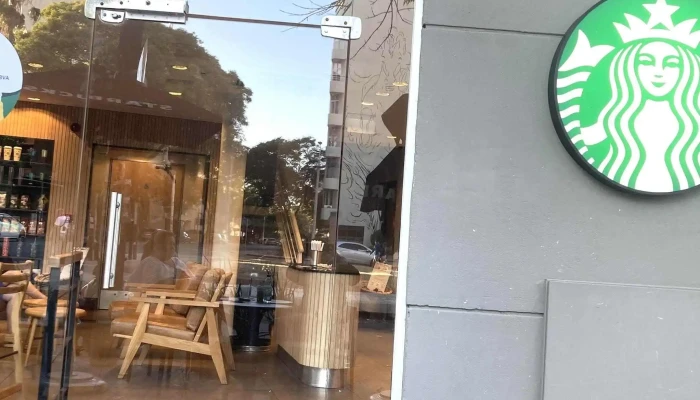 Starbucks:  Comentario 5 - Cafetería