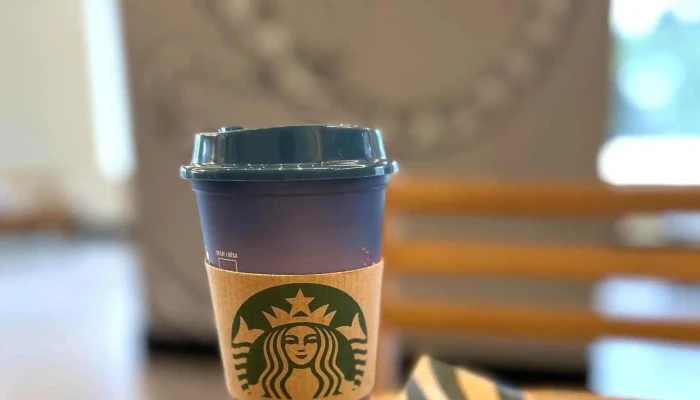 Starbucks:  Comentario 5 - Cafetería