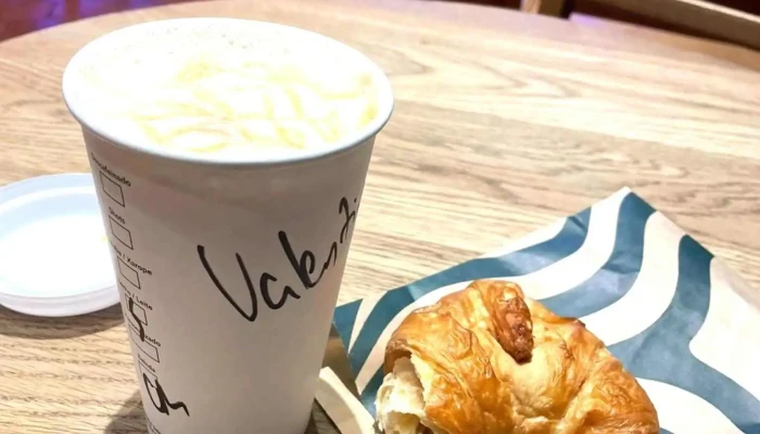 Starbucks:  Comidas Y Bebidas - Cafetería