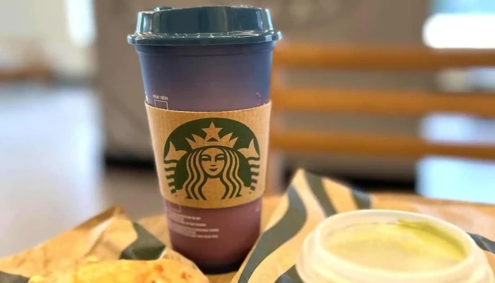 Starbucks:  Comidas Y Bebidas - Cafetería