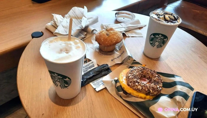 Starbucks:  Comidas Y Bebidas - Cafetería