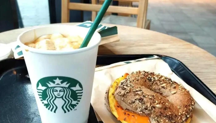 Starbucks:  Comidas Y Bebidas - Cafetería