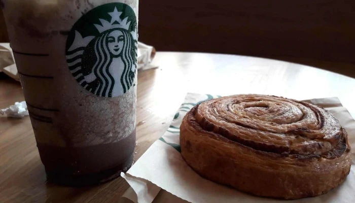 Starbucks:  Rollo De Canela - Cafetería