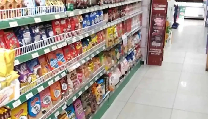 Super Edison:  Interior - Supermercado