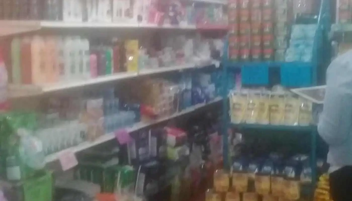 Super Los Titanes 24 Horas:  Interior - Supermercado