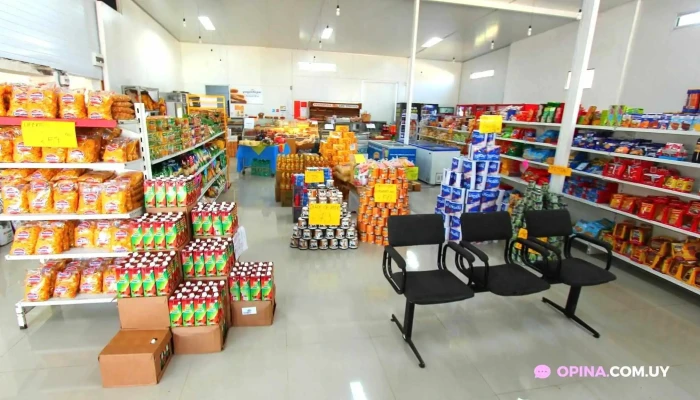 Super Los Titanes:  Interior - Supermercado