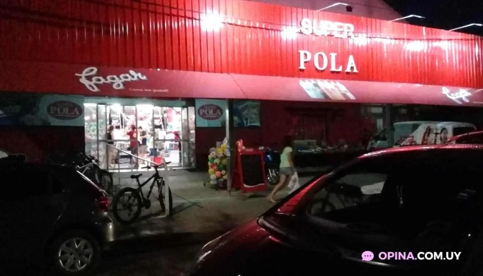 Super Pola:  Estacionamiento - Supermercado