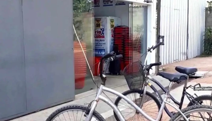 Supermercado Tres Hermanos -  Videos - Barros Blancos