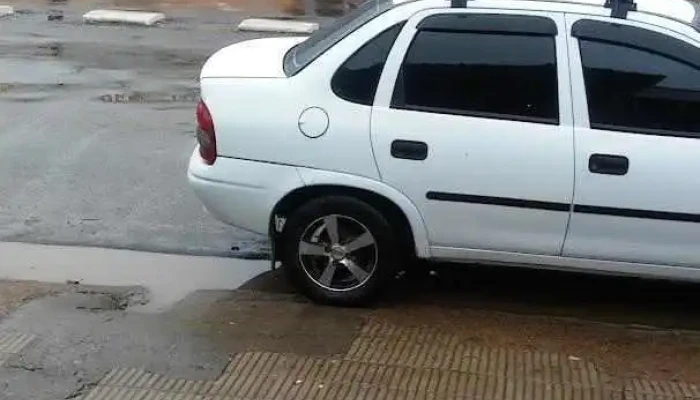 Supermercado Yulivann:  Estacionamiento