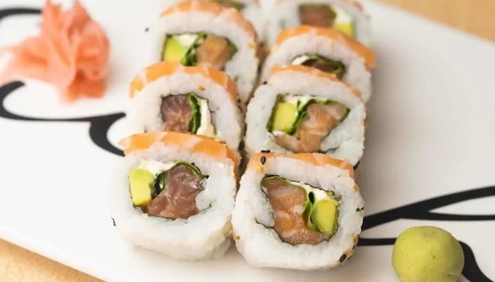 Sushi Roll:  Comida Y Bebida