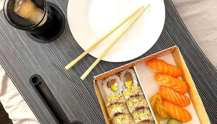 Sushi Time:  Comida Y Bebida