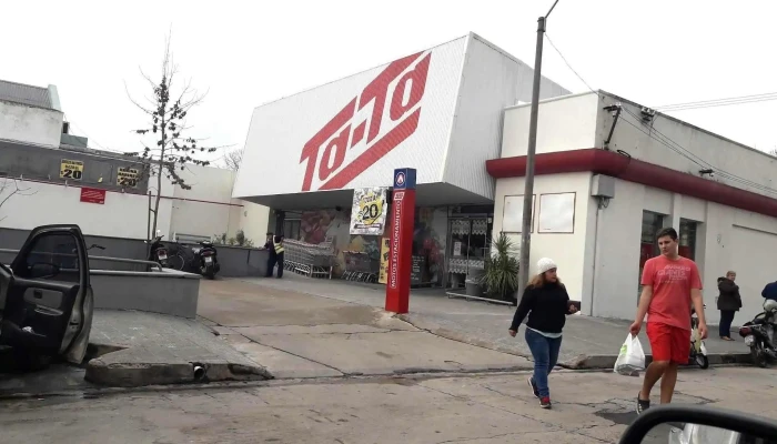 Ta:  Ta:  Sucursal Trinidad Flores Estacionamiento - Supermercado