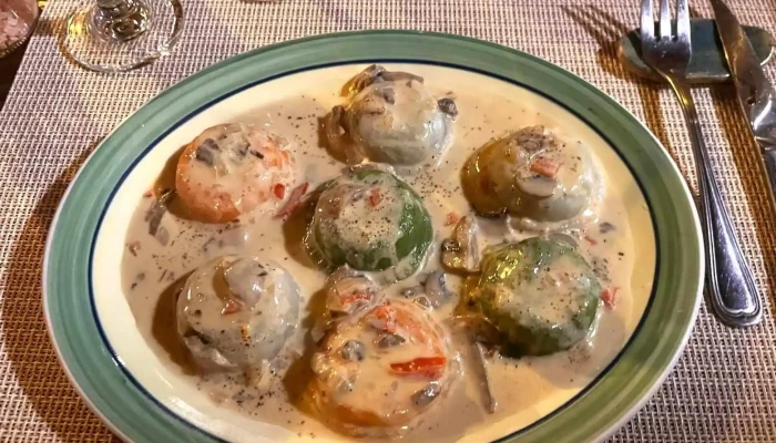 Tenedor Y Pincel -  Comida Y Bebida - Aguas Corrientes