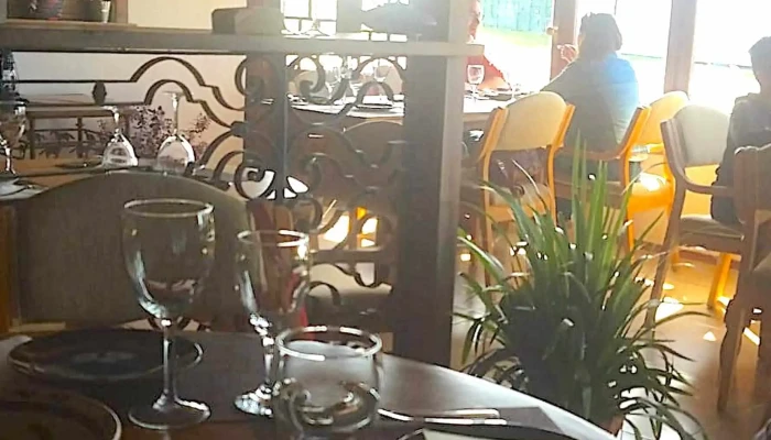 Tenedor Y Pincel -  Descuentos - Aguas Corrientes