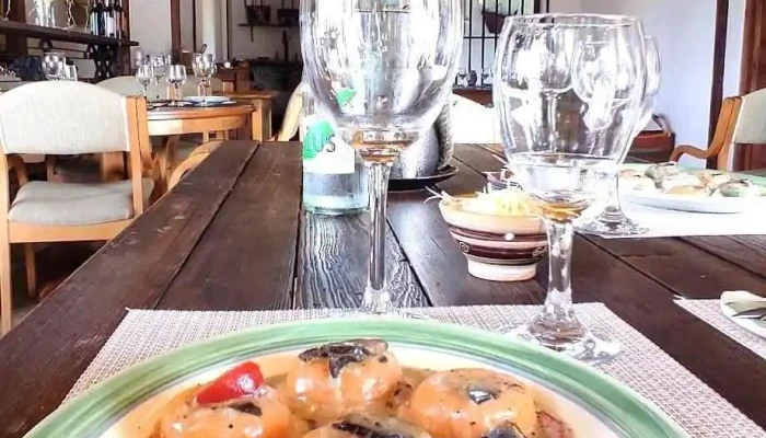 Tenedor Y Pincel -  Escargot - Aguas Corrientes