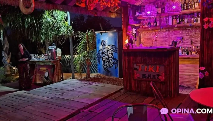 Tiki Resto Pub:  Ambiente