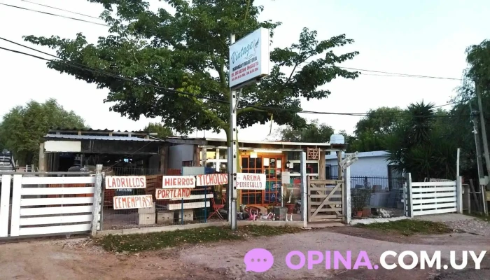 Vintage Barraca y Ferretería - Piriápolis