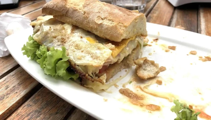 Vintage Resto:  Sandwich De Pollo - Restaurante