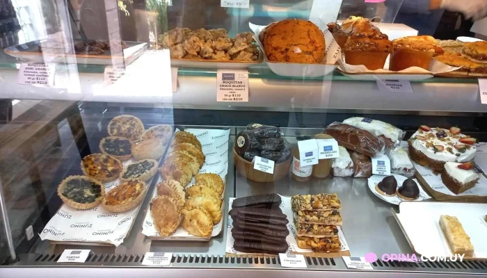 Zunino Patisserie:  Comidas Y Bebidas